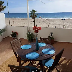 https://amazing-frontal-beach-apartment.es-andalucia.com